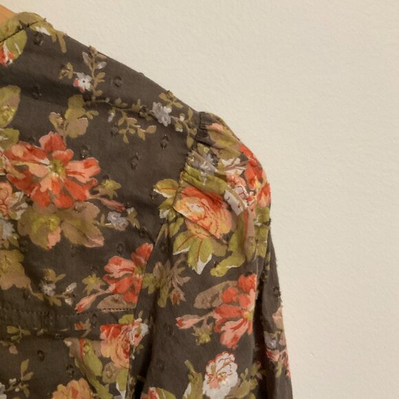 Anthropologie Floral Pattern Blouse with Ruched Cuffs, buttons size small - Picture 4 of 10